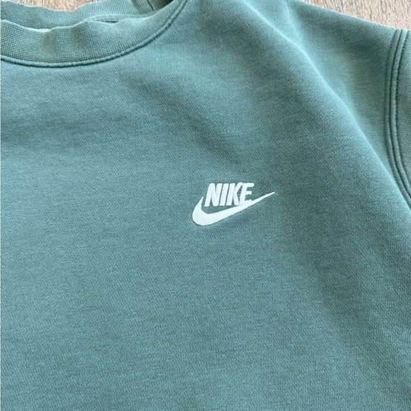 Nike Tops - Nike Crewneck sweatshirt. Green color.  Women’s size Medium.